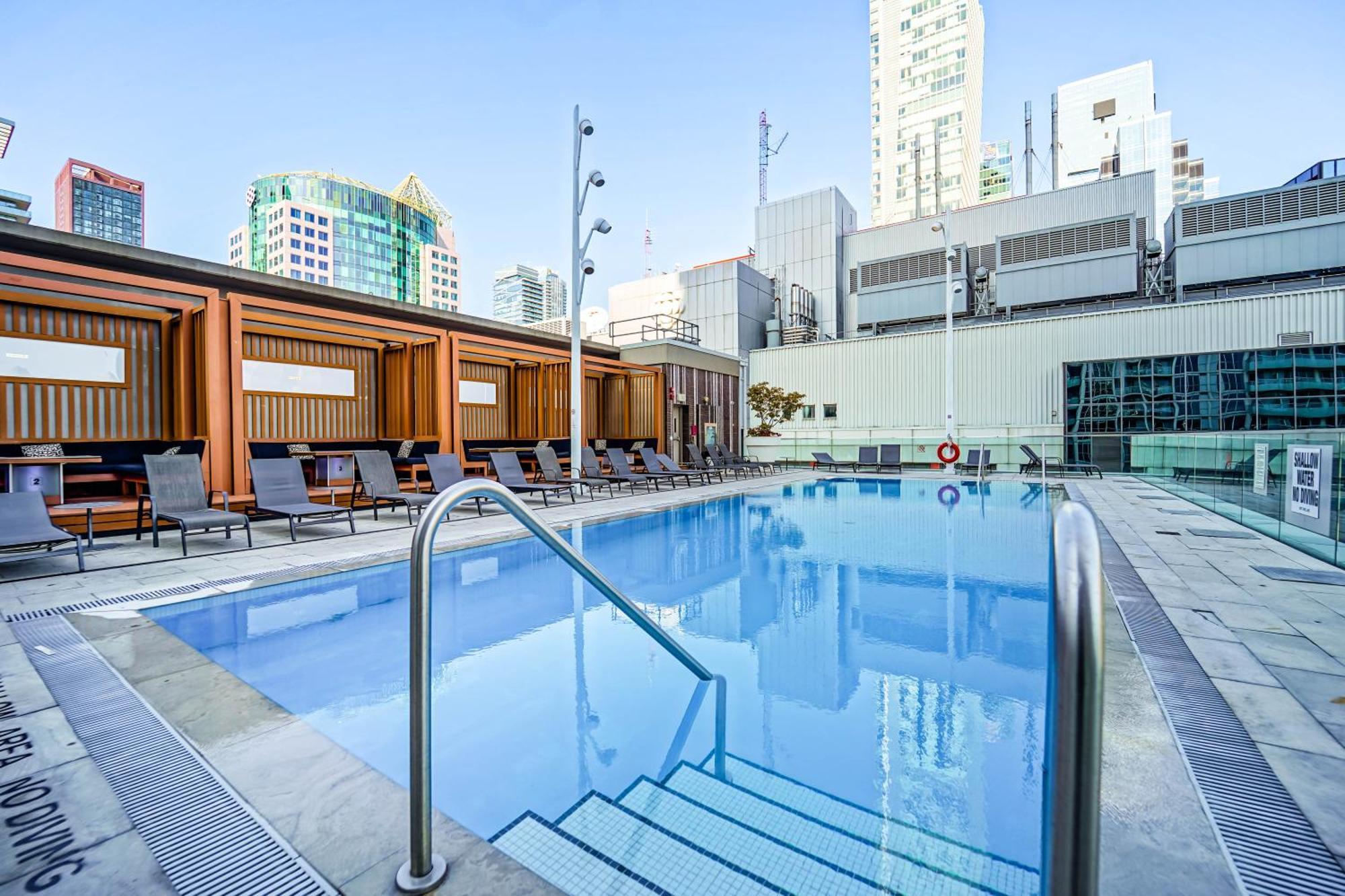 Chol Furnished Suites Heart Of Downtown Toronto, 2 Beds, Free Parking, Cn Tower View Esterno foto