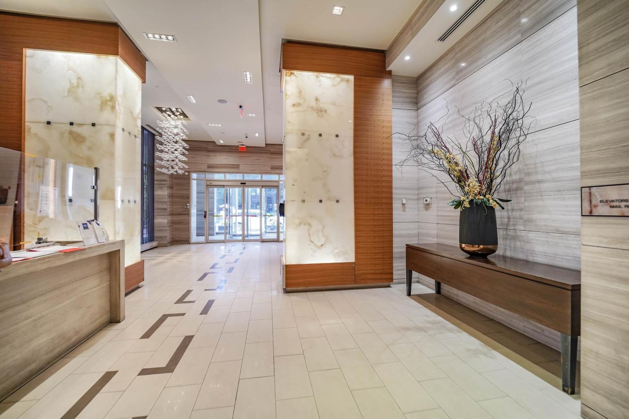 Chol Furnished Suites Heart Of Downtown Toronto, 2 Beds, Free Parking, Cn Tower View Esterno foto