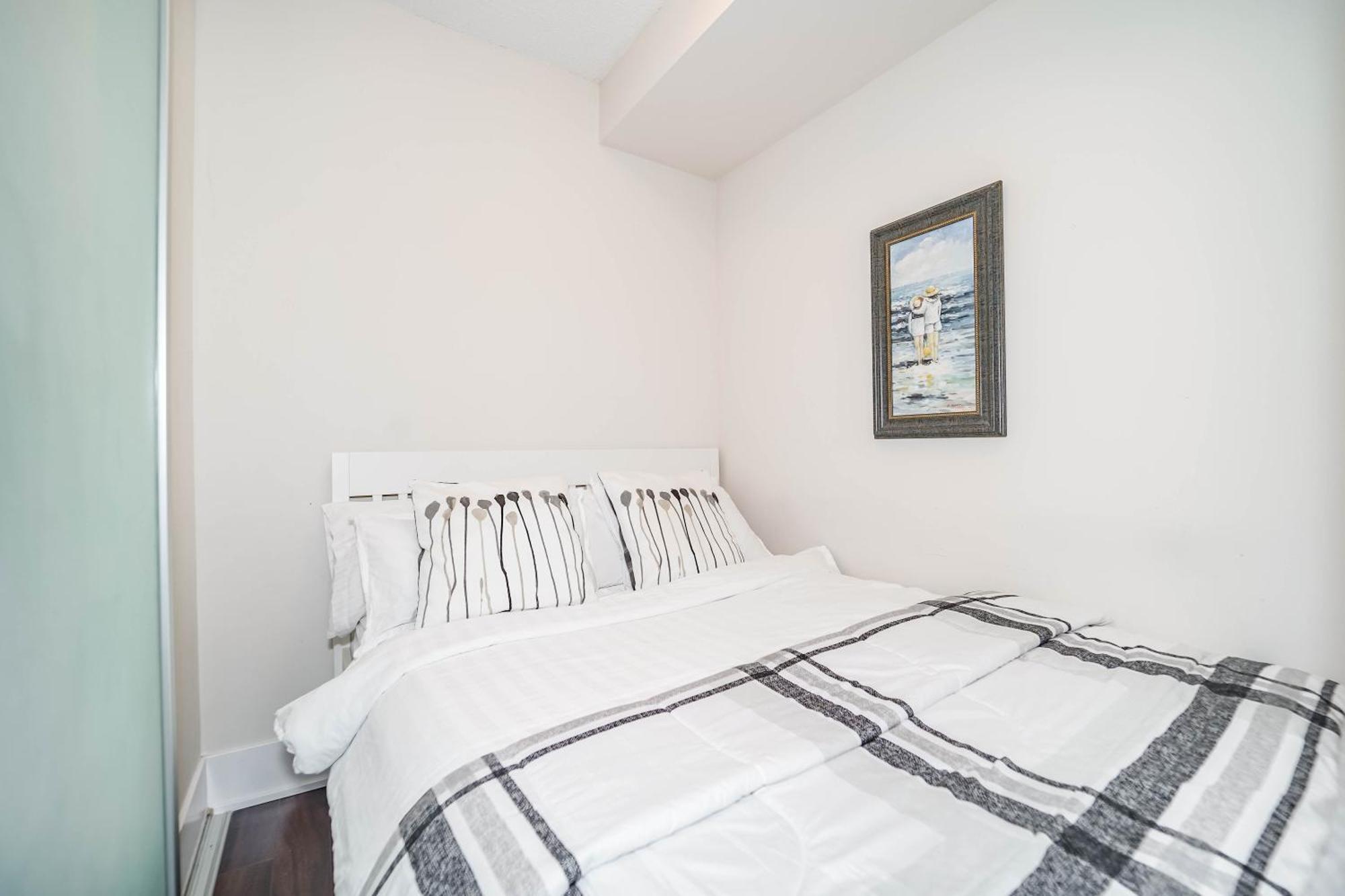 Chol Furnished Suites Heart Of Downtown Toronto, 2 Beds, Free Parking, Cn Tower View Esterno foto