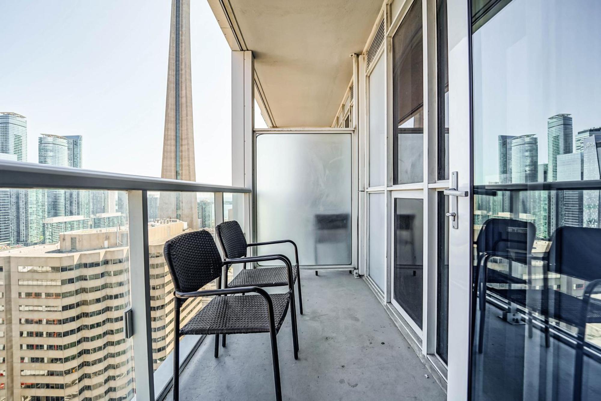 Chol Furnished Suites Heart Of Downtown Toronto, 2 Beds, Free Parking, Cn Tower View Esterno foto