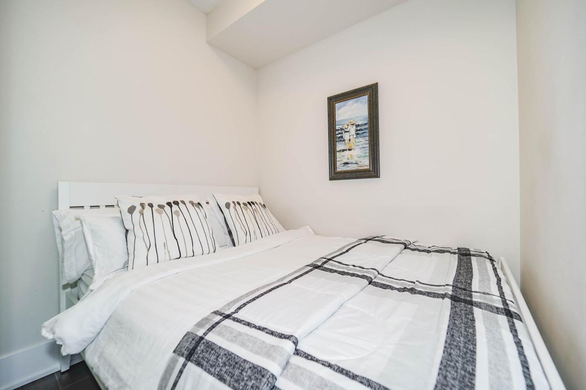 Chol Furnished Suites Heart Of Downtown Toronto, 2 Beds, Free Parking, Cn Tower View Esterno foto