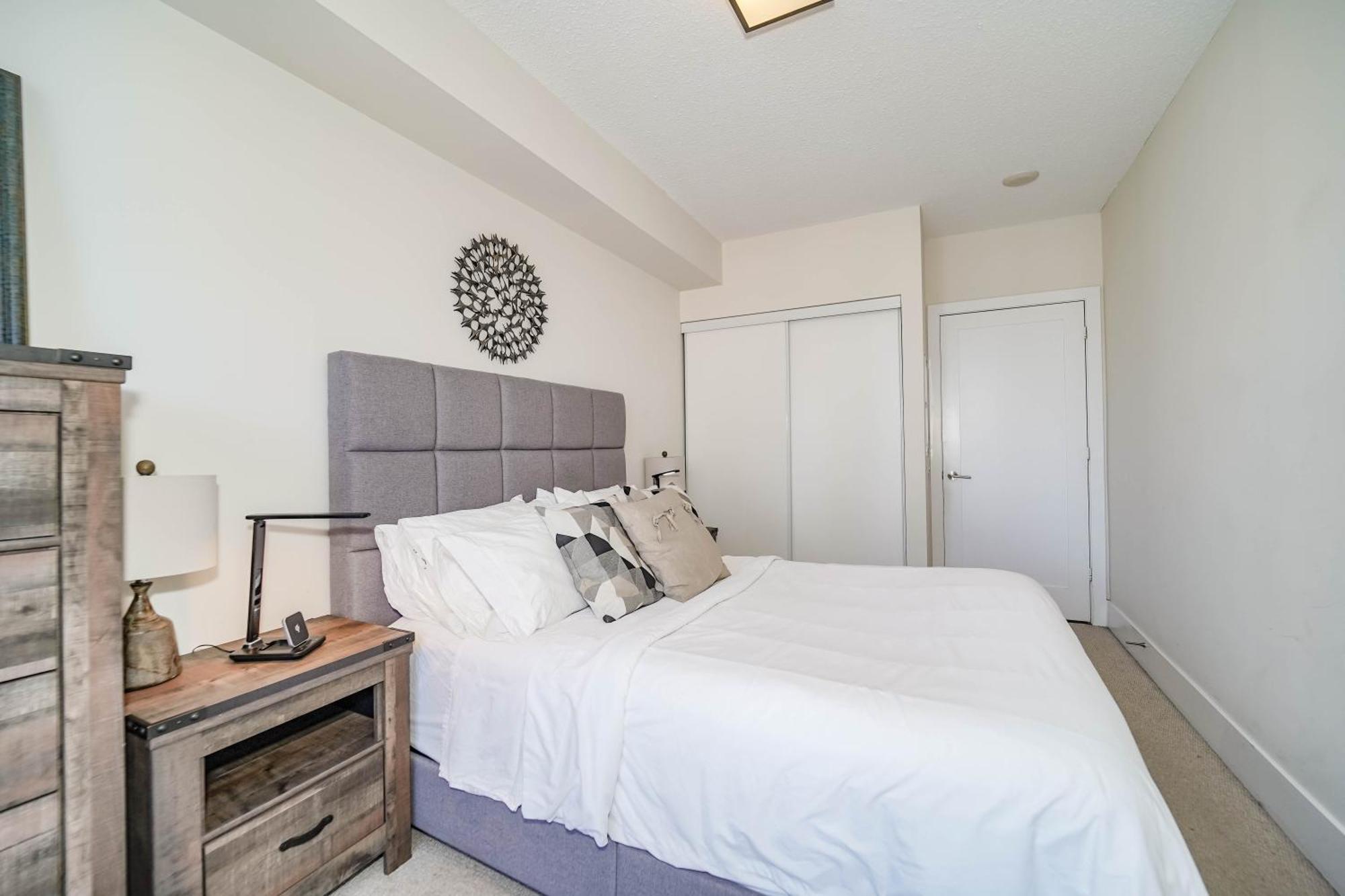 Chol Furnished Suites Heart Of Downtown Toronto, 2 Beds, Free Parking, Cn Tower View Esterno foto