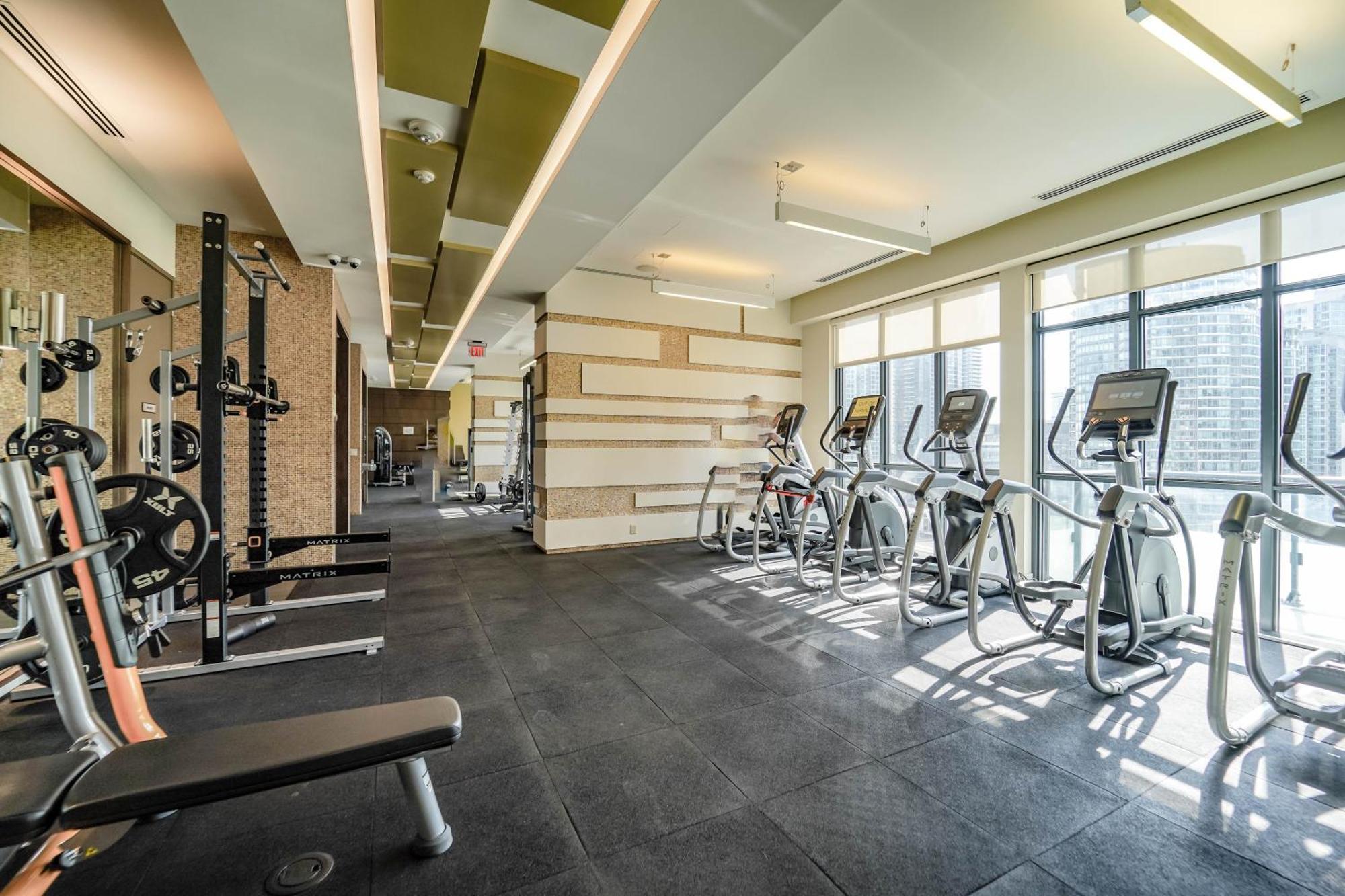 Chol Furnished Suites Heart Of Downtown Toronto, 2 Beds, Free Parking, Cn Tower View Esterno foto