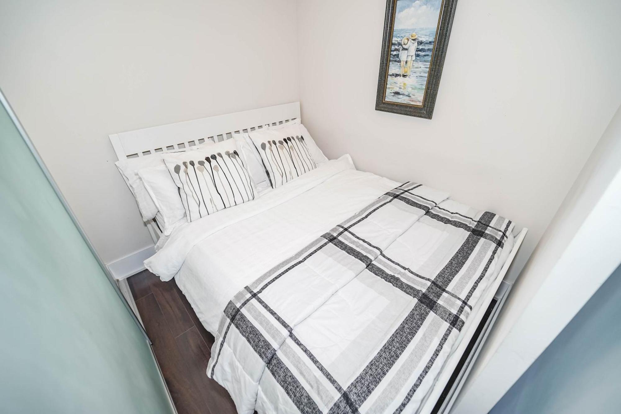 Chol Furnished Suites Heart Of Downtown Toronto, 2 Beds, Free Parking, Cn Tower View Esterno foto