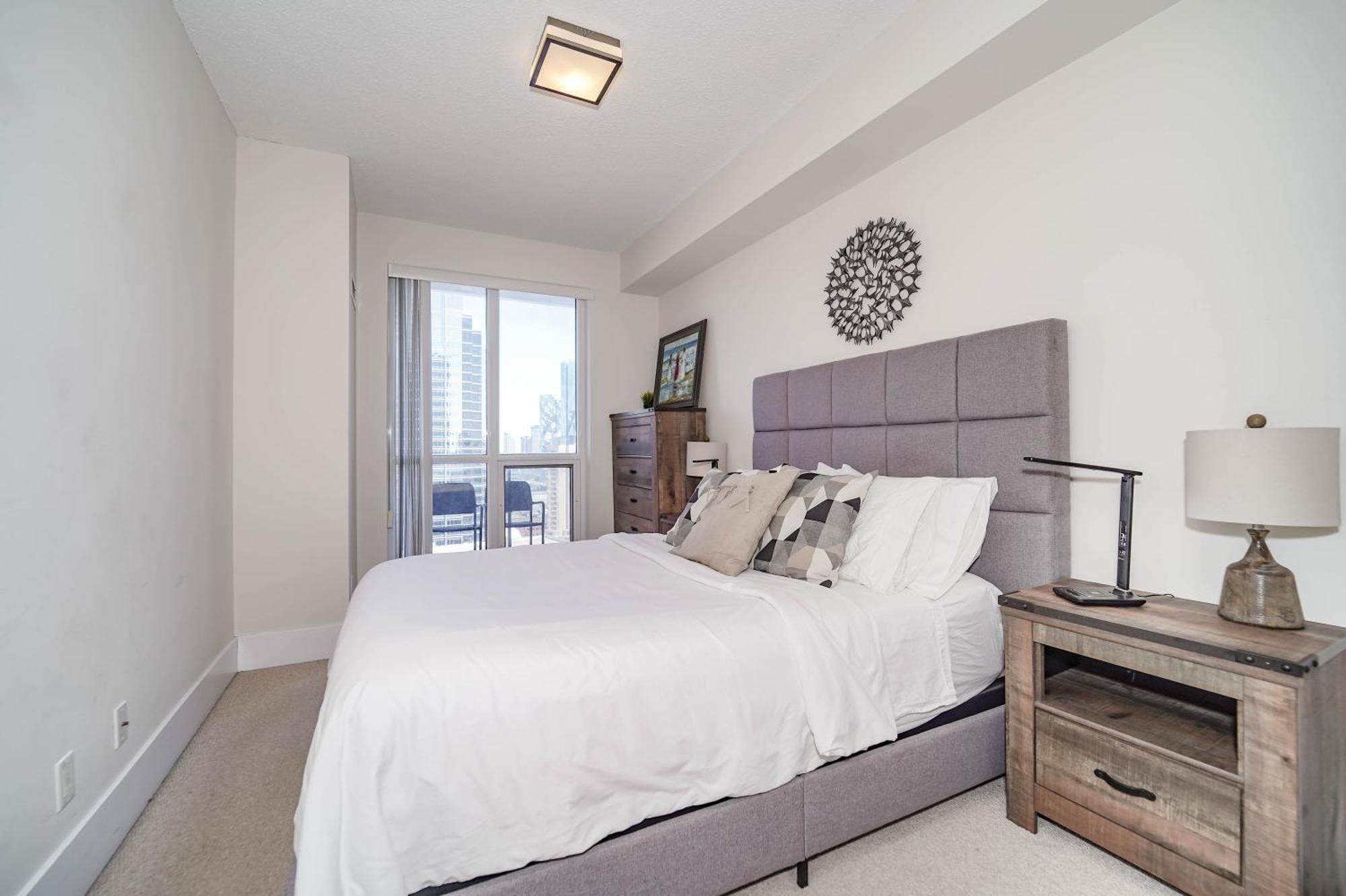 Chol Furnished Suites Heart Of Downtown Toronto, 2 Beds, Free Parking, Cn Tower View Esterno foto