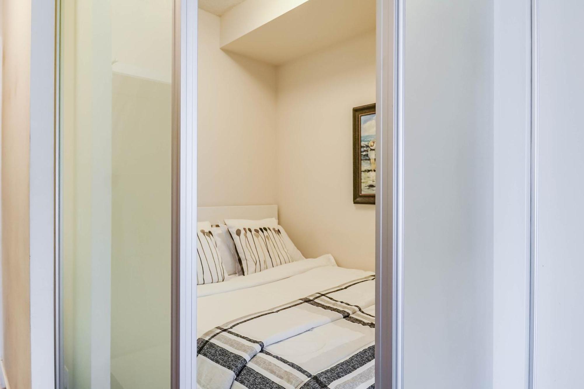 Chol Furnished Suites Heart Of Downtown Toronto, 2 Beds, Free Parking, Cn Tower View Esterno foto