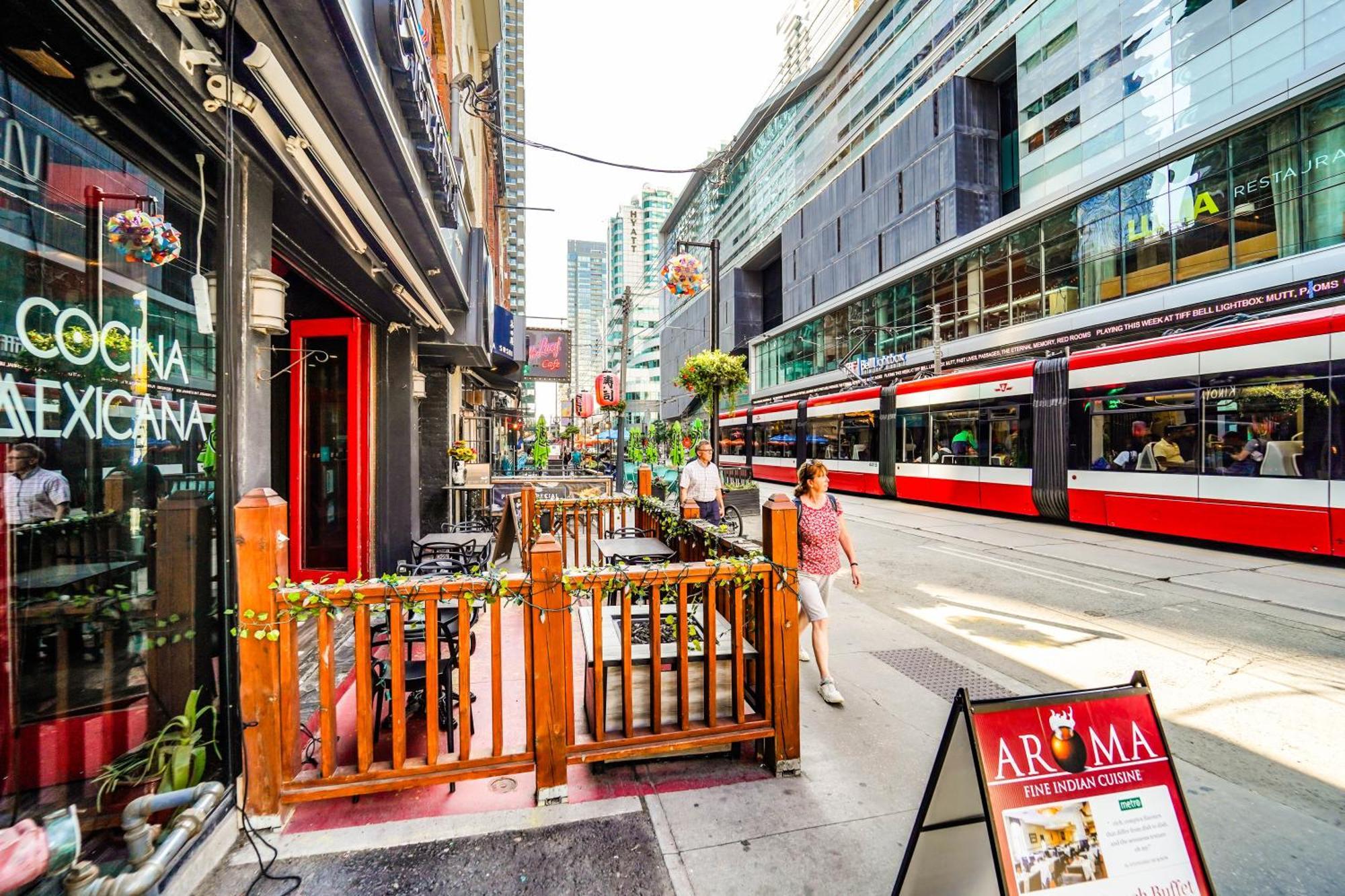 Chol Furnished Suites Heart Of Downtown Toronto, 2 Beds, Free Parking, Cn Tower View Esterno foto