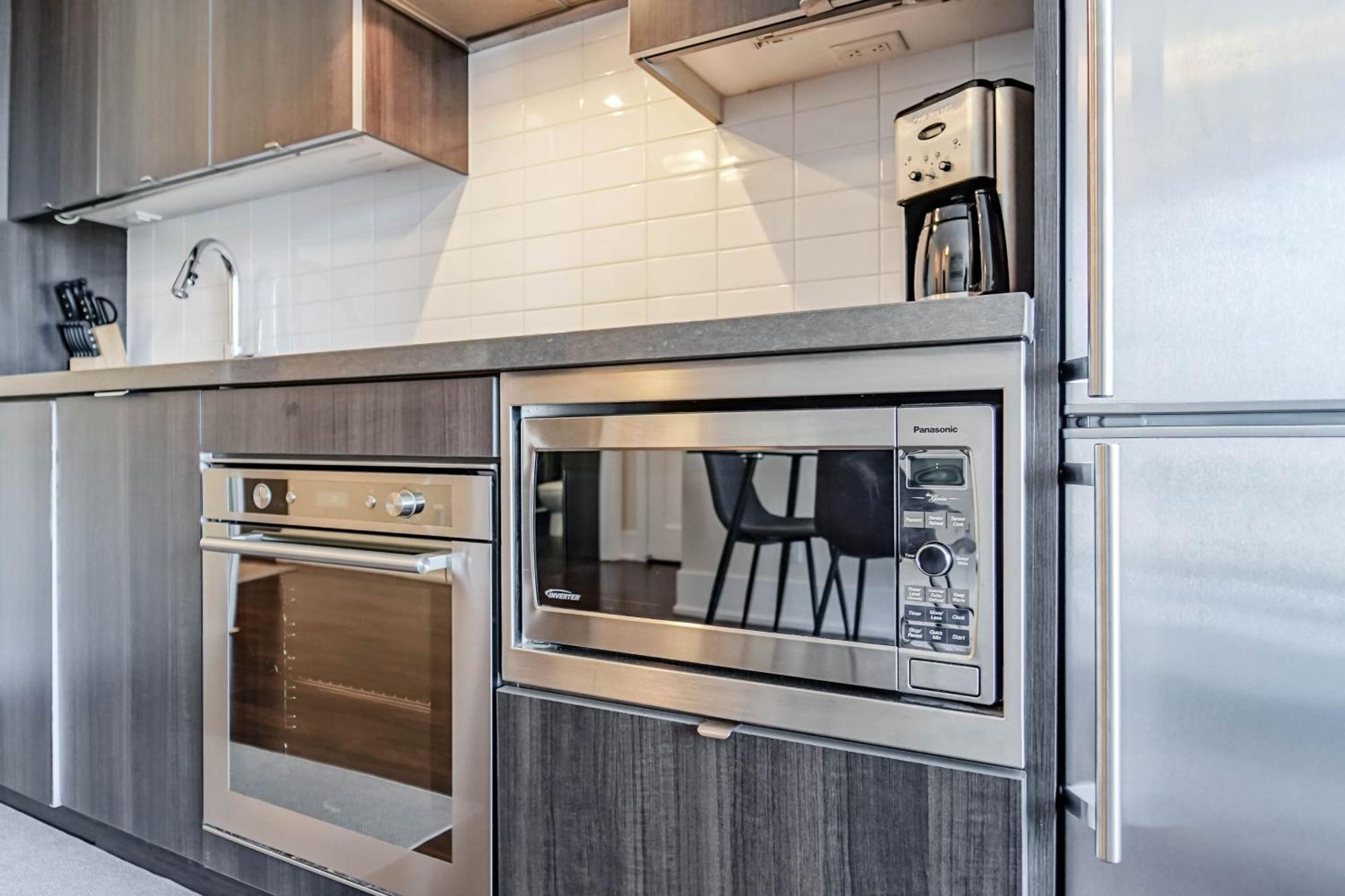 Chol Furnished Suites Heart Of Downtown Toronto, 2 Beds, Free Parking, Cn Tower View Esterno foto