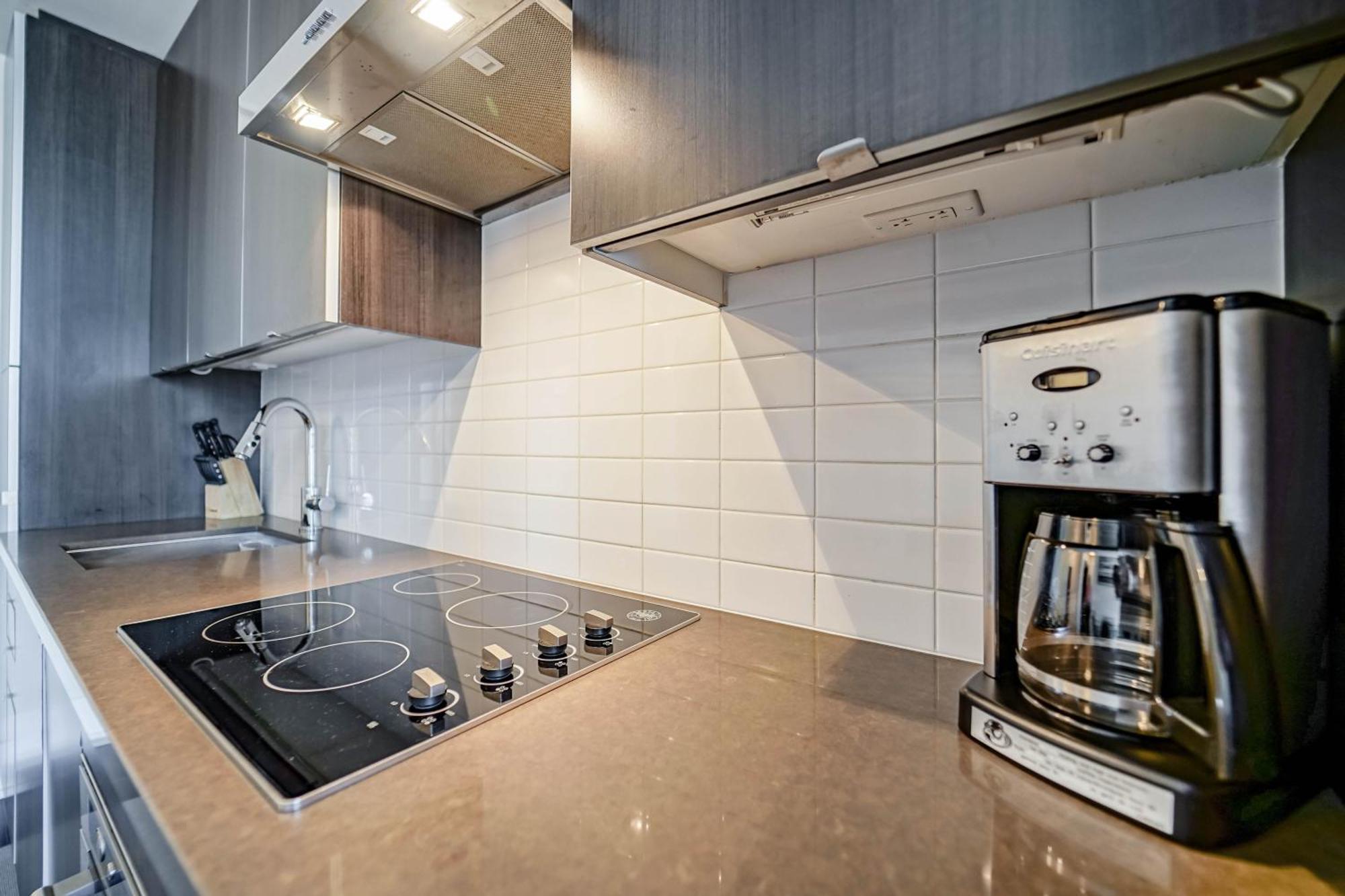 Chol Furnished Suites Heart Of Downtown Toronto, 2 Beds, Free Parking, Cn Tower View Esterno foto