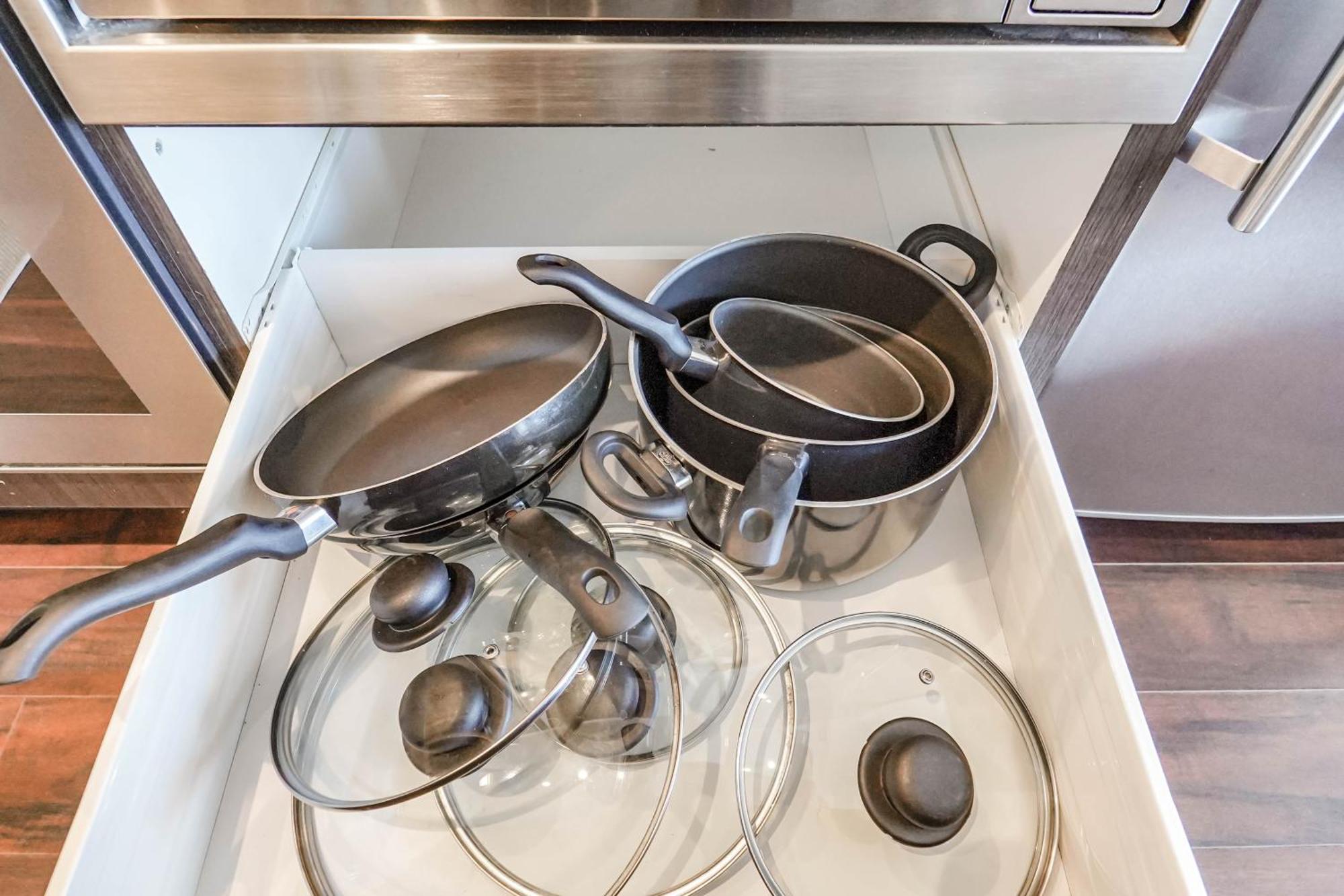 Chol Furnished Suites Heart Of Downtown Toronto, 2 Beds, Free Parking, Cn Tower View Esterno foto